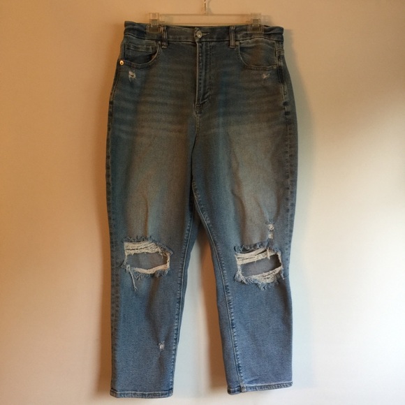 American Eagle Outfitters Denim - AMERICAN EAGLE STRETCH CURVY MOM JEANS SIZE 12 SHORT